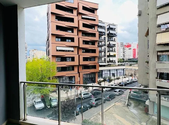 Escape - 2 * Tirana